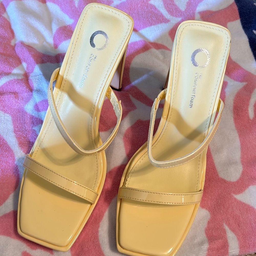 Women’s Butter Yellow Heels/Sandals Size 8.5